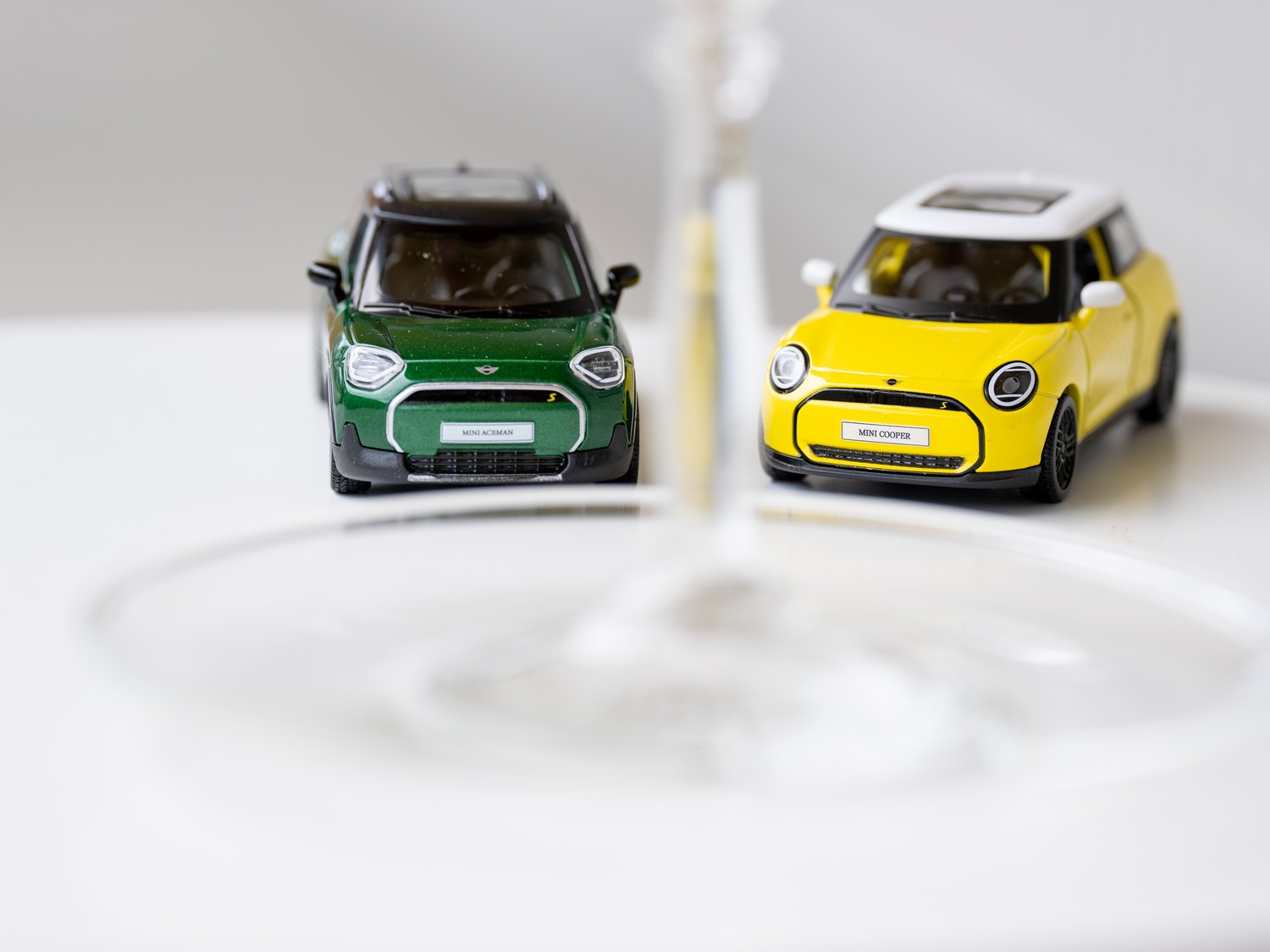 MINI ACEMAN と MINI COOPER のミニカー